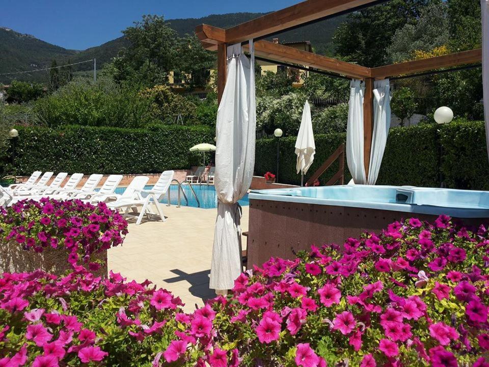 Viole Country Hotel Assisi Esterno foto